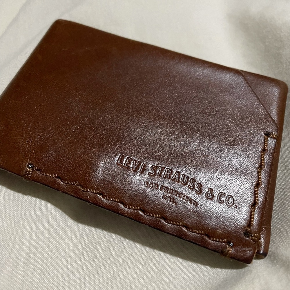 Levi’s Slim Wallet